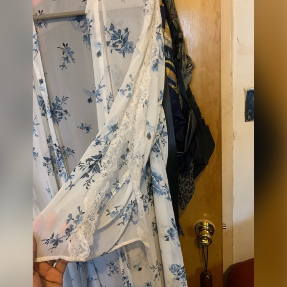 Lingerie Robe - Picture 2 of 3